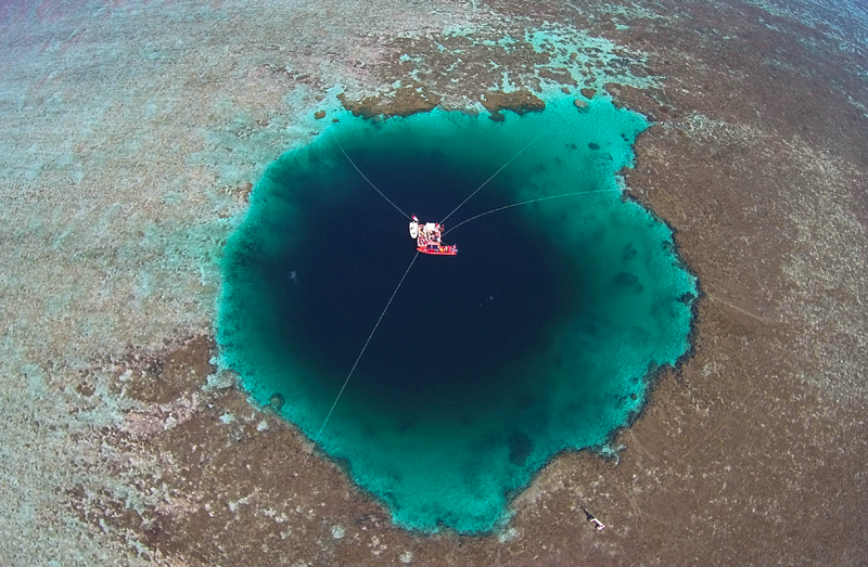 Самая глубокая в мире голубая дыра найдена в Китае