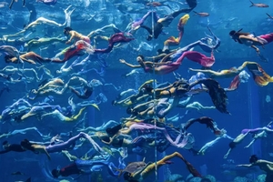 110 русалок устроили грандиозное шоу на острове Хайнань