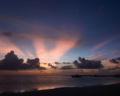 Закат над морем Сулу