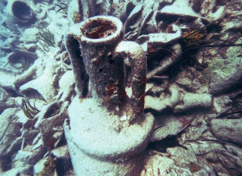 В Египте дайверы исследуют 2300-летний затонувший корабль